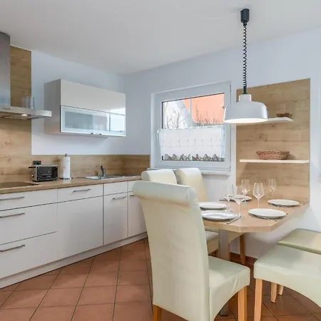 Nyaraló Doppelhaushaelfte 